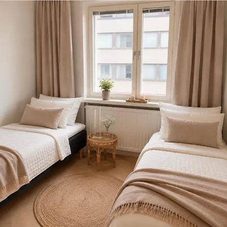 Luxury In The Center - Stunning 2 Bedroom - Free Parking *