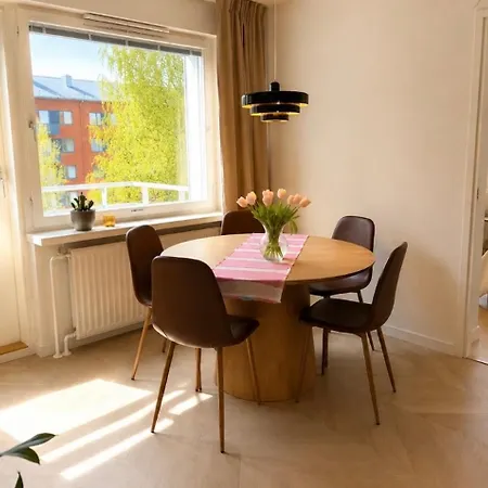 Luxury In The Center - Stunning 2 Bedroom - Free Parking